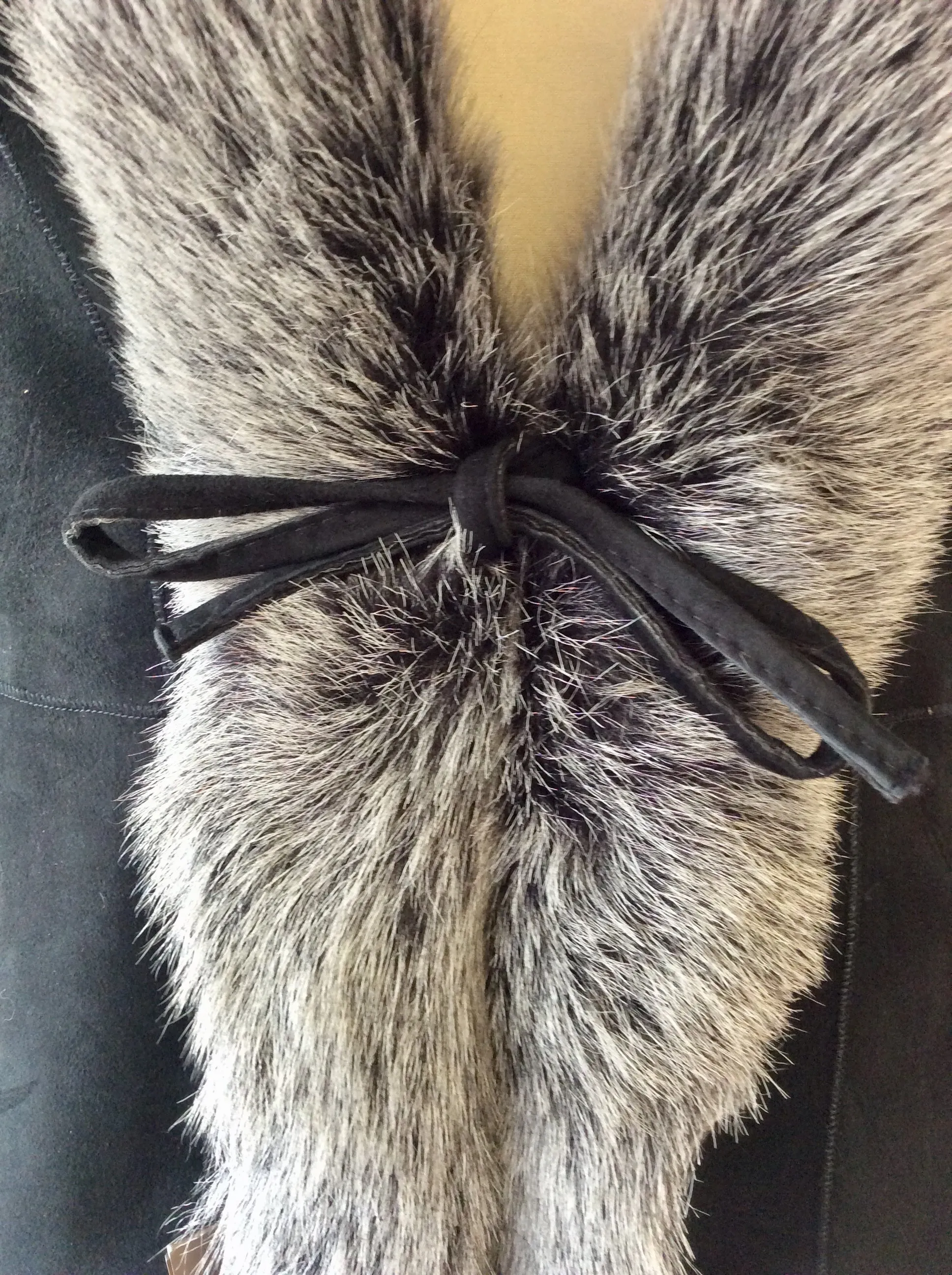 BRAND NEW CELTIC & CO 100% NATURAL BLACK SHEEPSKIN FUR LINED GILET SIZE 12