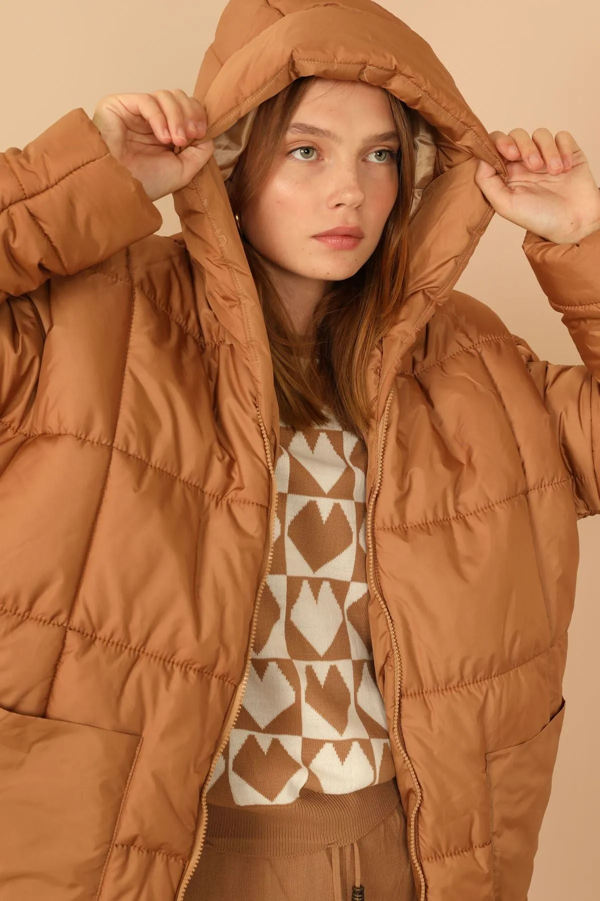 KKT Quilted Fabric Long Sleeve Zip Neck Short Oversize Women Coat - Light Brown - Manteca