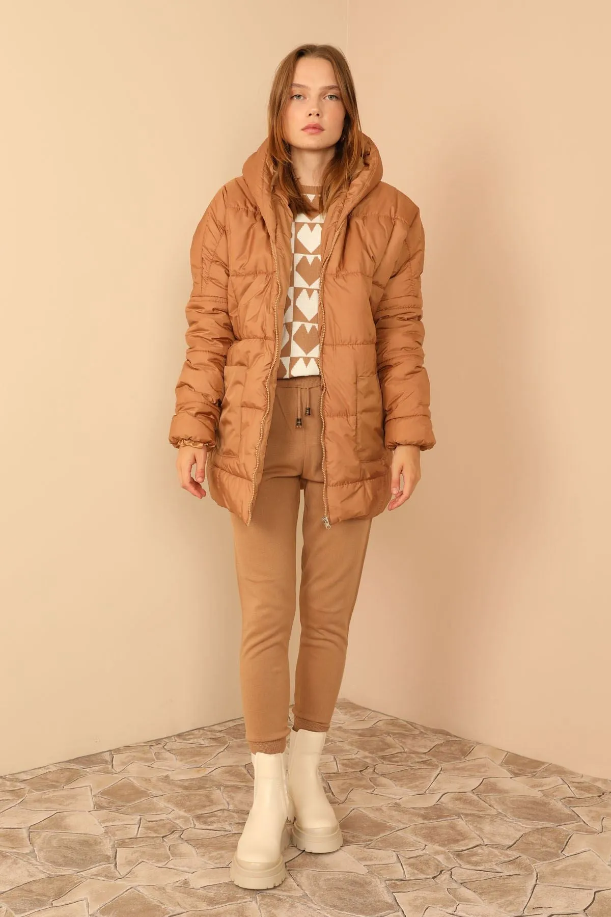 KKT Quilted Fabric Long Sleeve Zip Neck Short Oversize Women Coat - Light Brown - Manteca